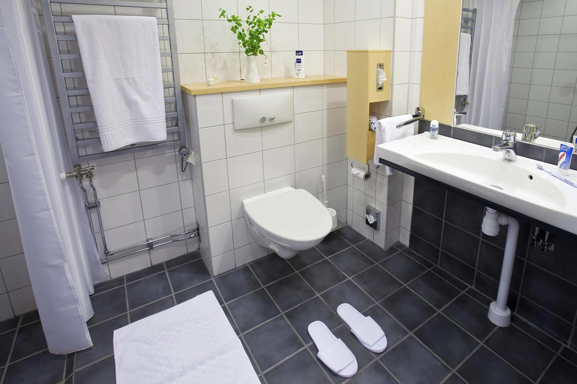 Djuroenaeset Hotell & Konferens Djurhamn Εξωτερικό φωτογραφία